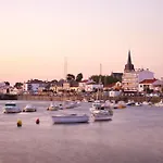 Maison Confort Pour 8 Avec Jardin Holiday home *