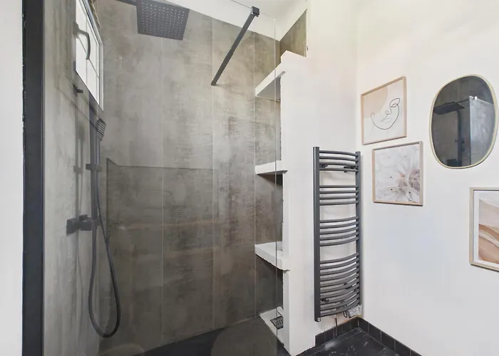 Maison Confort Pour 8 Avec Jardin Holiday home *