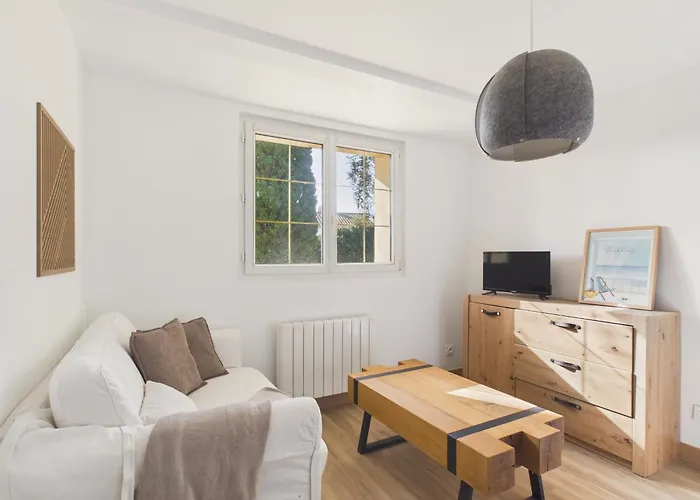 Holiday home Maison Confort Pour 8 Avec Jardin