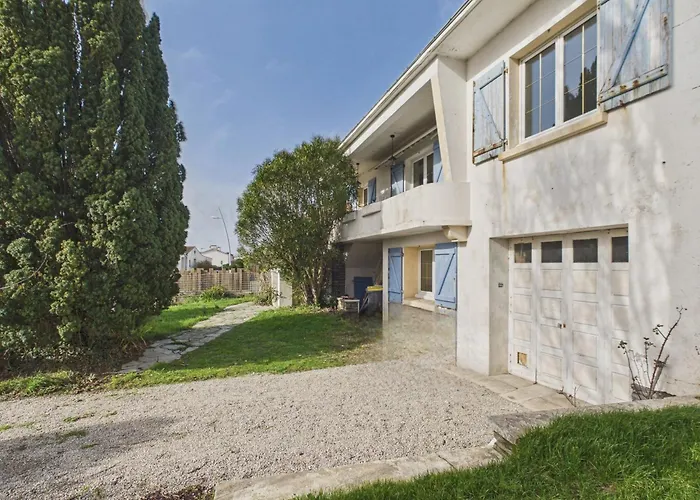 Maison Confort Pour 8 Avec Jardin Holiday home *